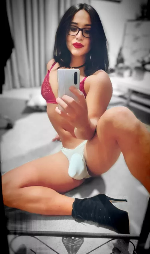 GF making me watch her straight in the eyes