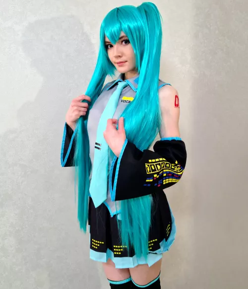 Hatsune Miku (Vocaloid) by webtolove
