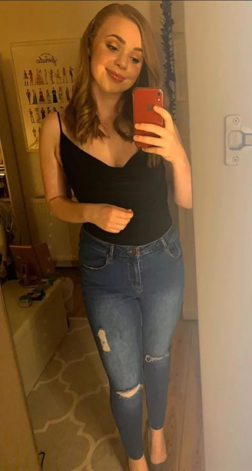 Hey 25 from the UK if anybody is up for me? Haha 😘