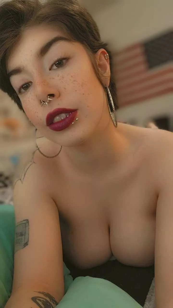 Hey guys, sorry I disappeared, but I'm back for you lovlies...