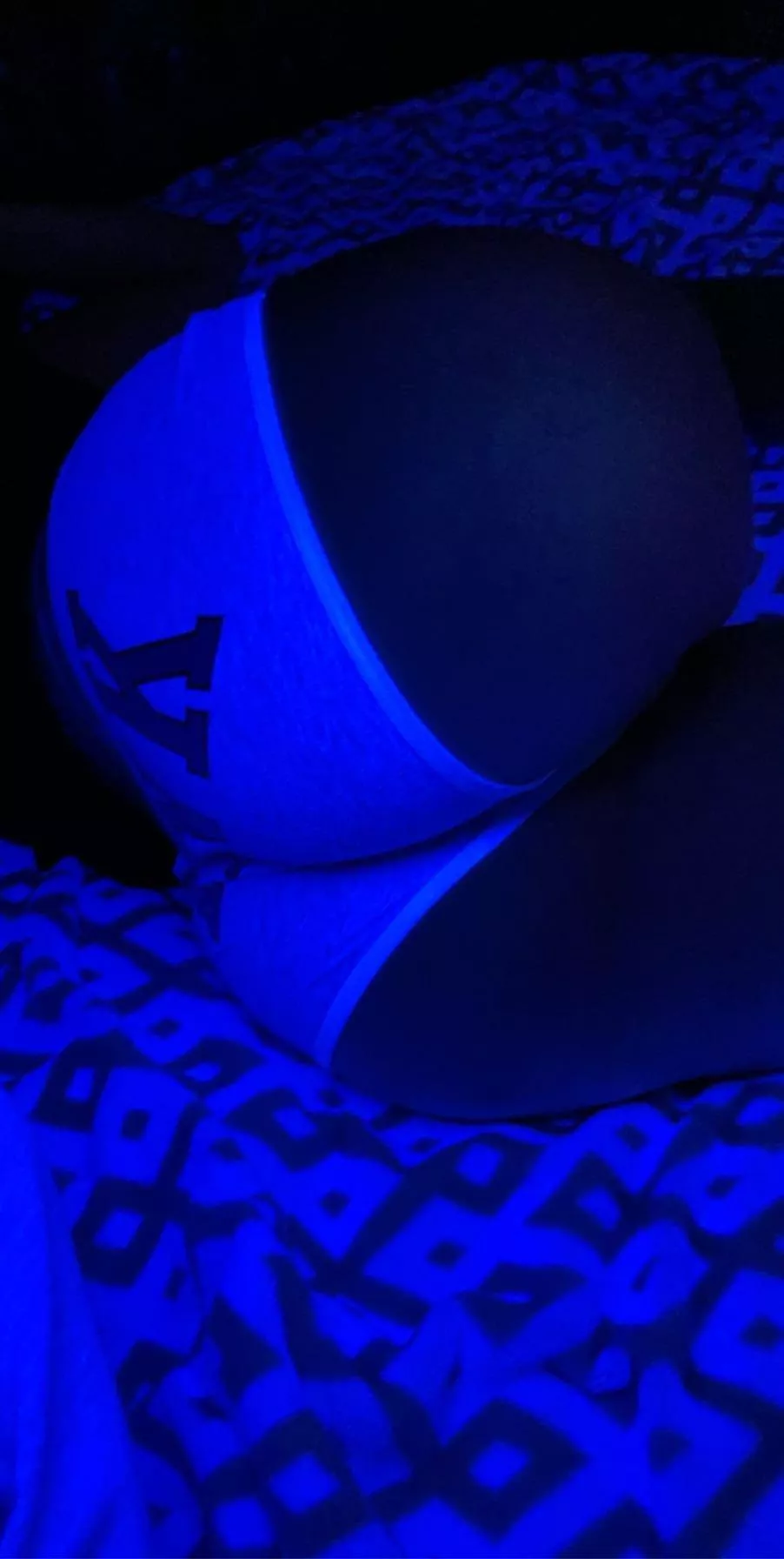 I heard thick thighs save lives. How do you guys feel about black lights🥰