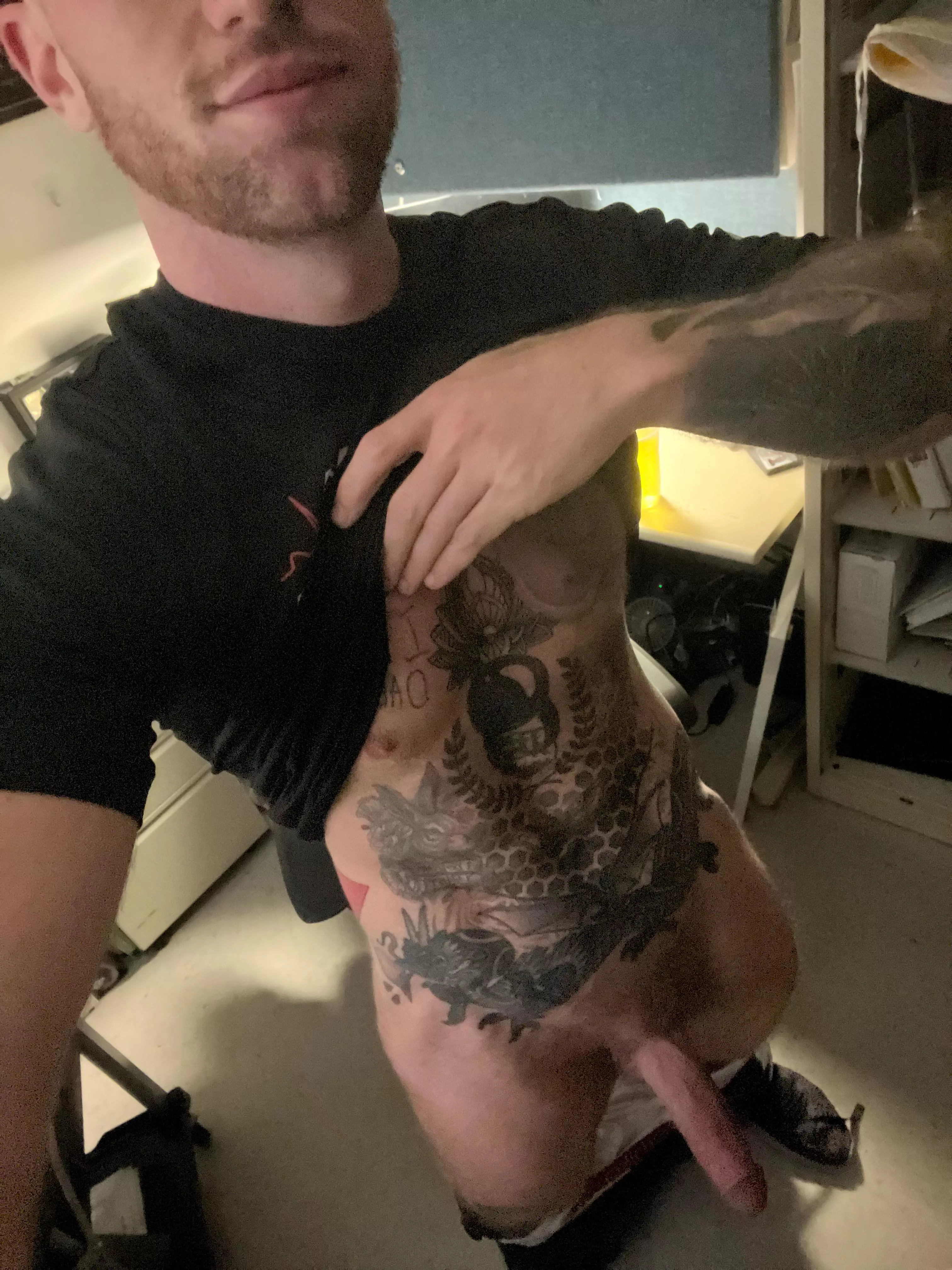 If you like tattoos and big dicks we should hangout 🥵
