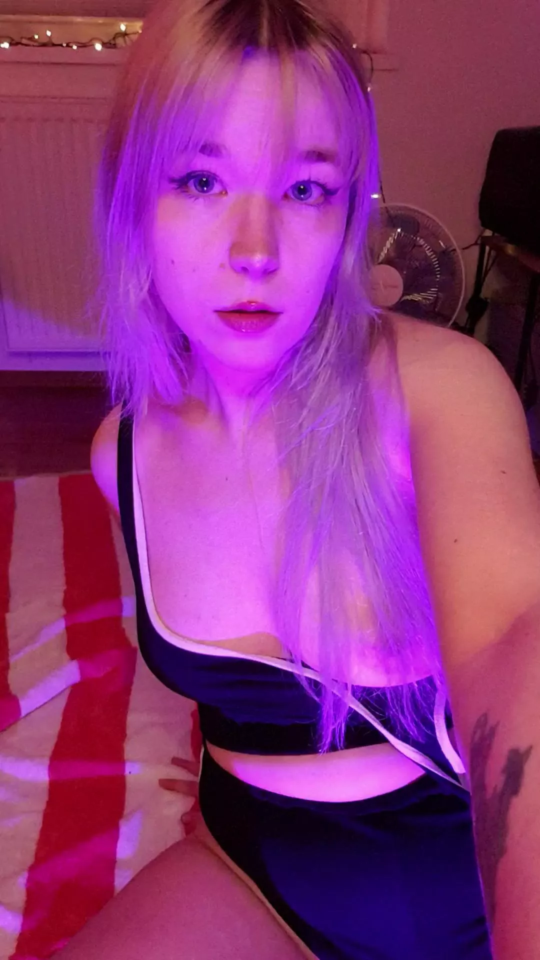 look into my eyes baby~