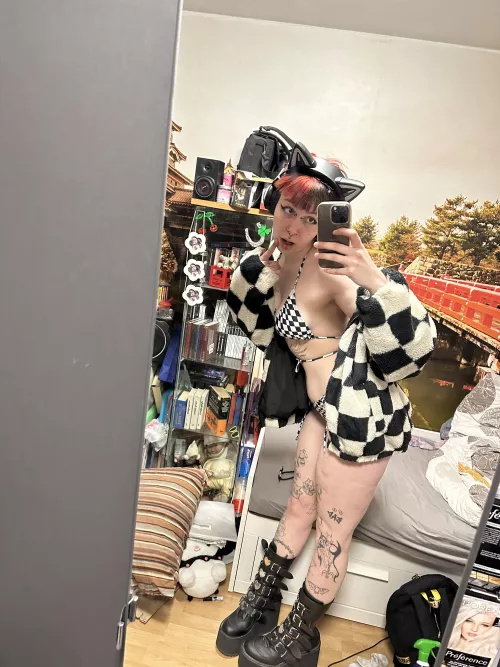 My boyfriend just left to swap the shifts with his best friends who is on his way to our home. I’m just waiting for him to arrive so he can fuck the soul out of my body while my boyfriend is at work.