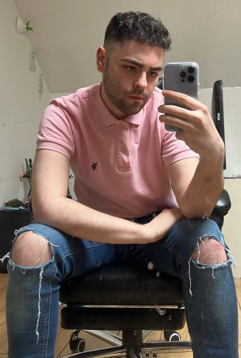 No gay, gaming OR gaymer friends where I live. 🥲