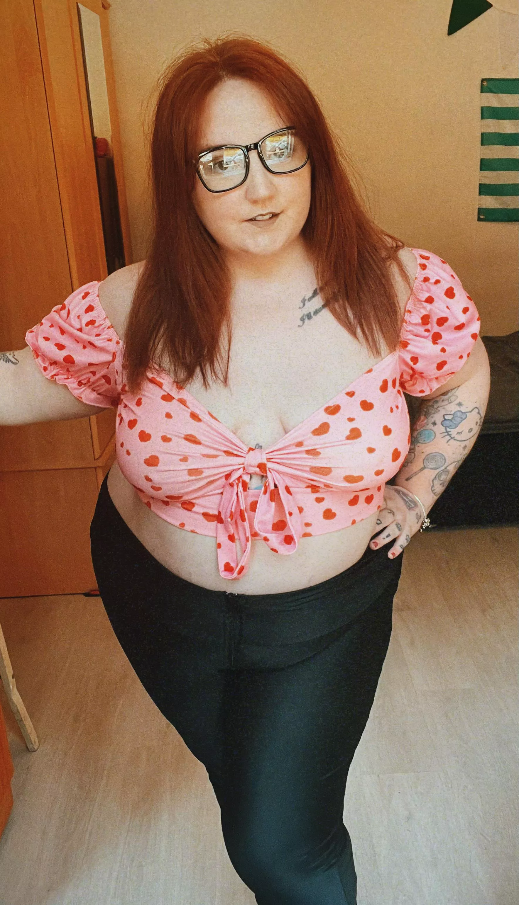 Tatted, chubby redhead 👩🏻‍🦰