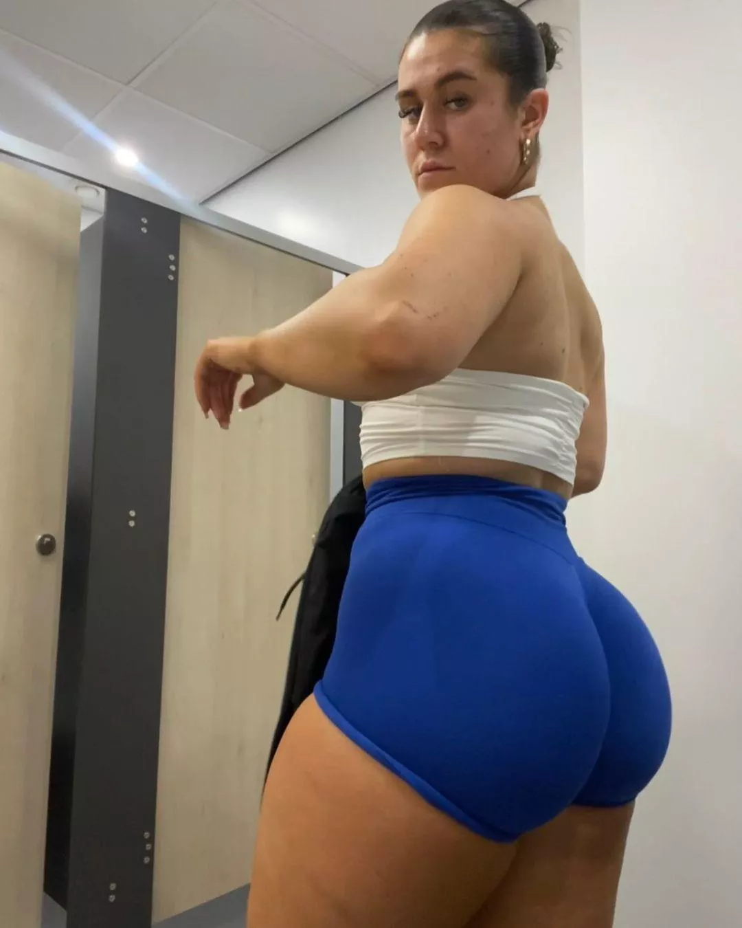 THICCC PAWG post leg pump