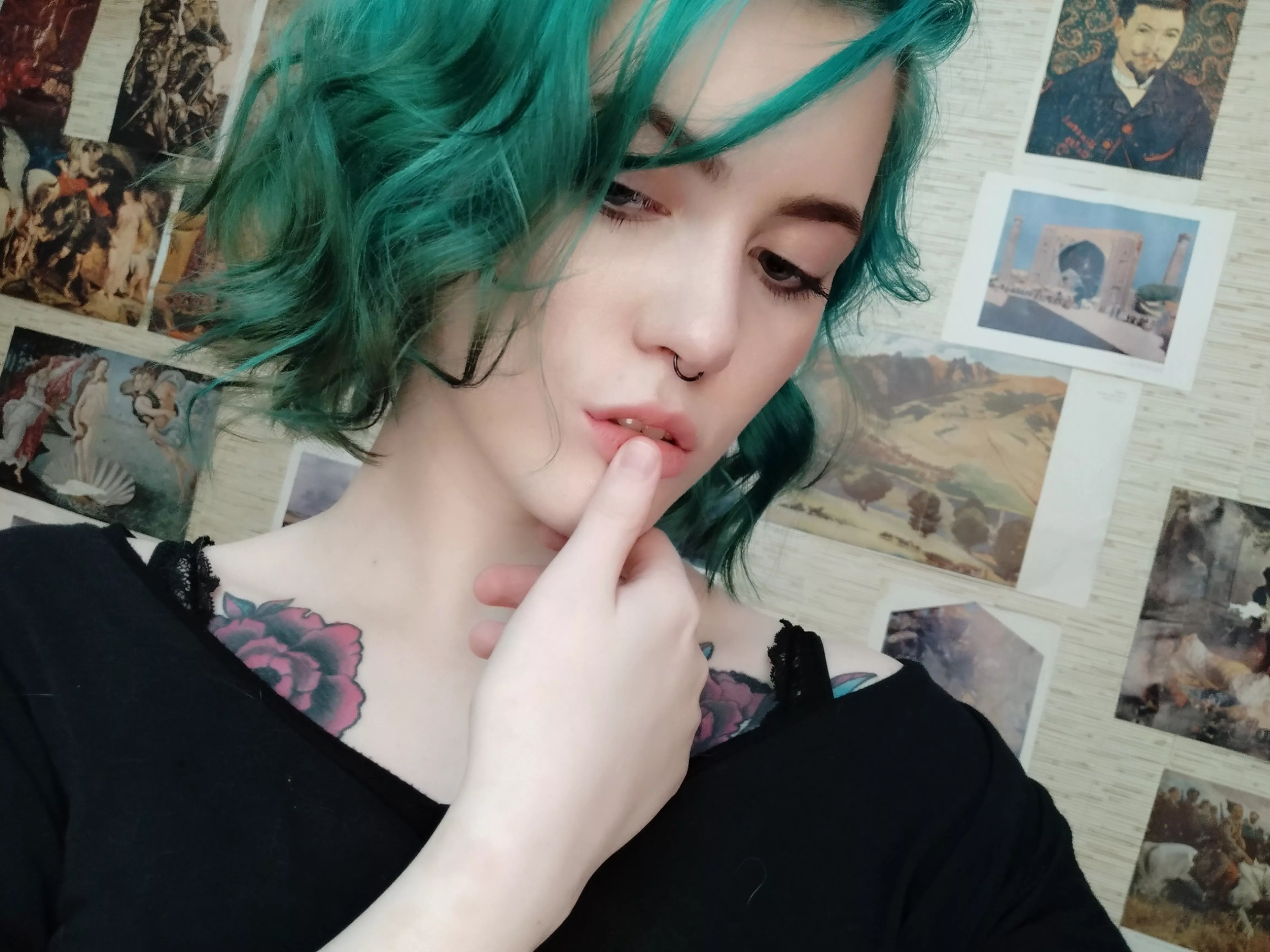 Thinking about the next color💚😉