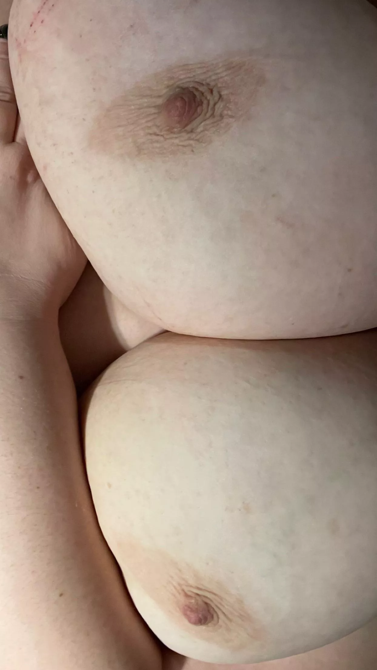 Thirsty Thursday come suck on them 👅😍 stay hydrated babes