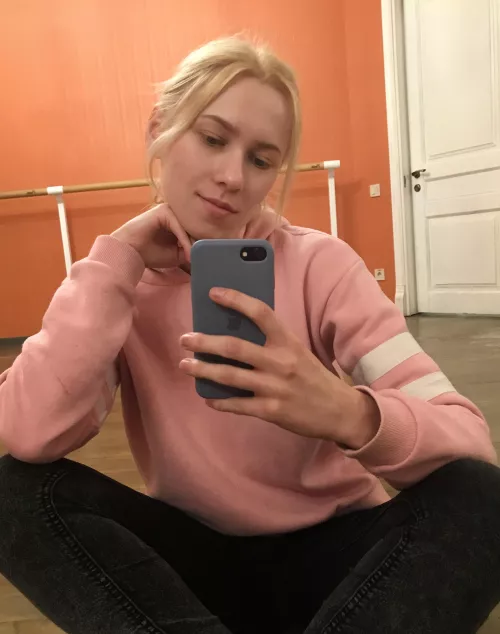 Waiting my sister from ballet lessons and dreaming to try it too at once ☺️ Wish your dreams come true, darlings 🫶🏻