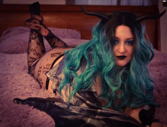 You like dragons 🐉🖤✨