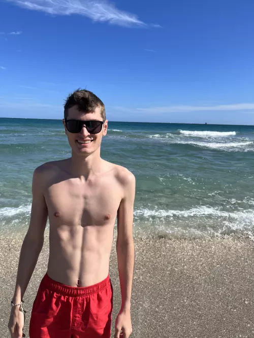 19 from Canada bored looking for a cute boy to chat with