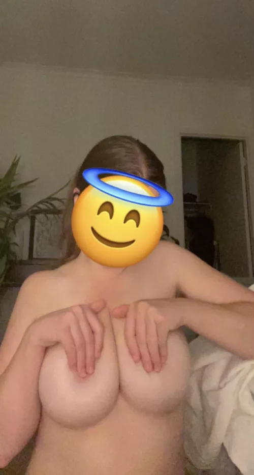 20 y/o virgin just want someone to play with me