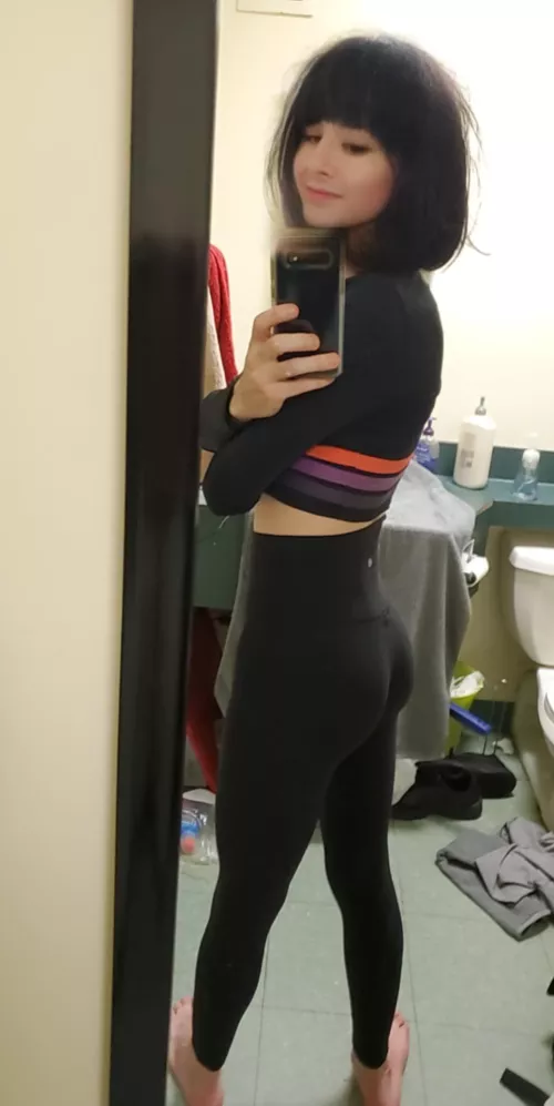 25 PA looking for my first cock tonight