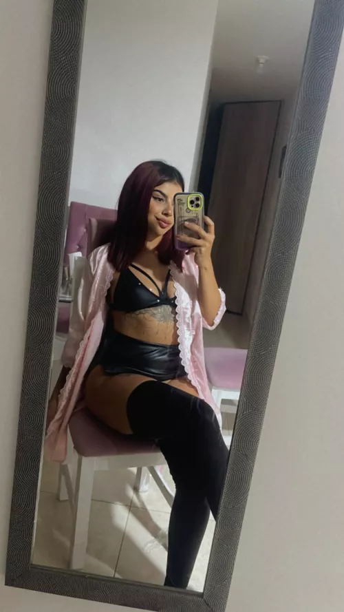 About to go out, rate my outfit 😊