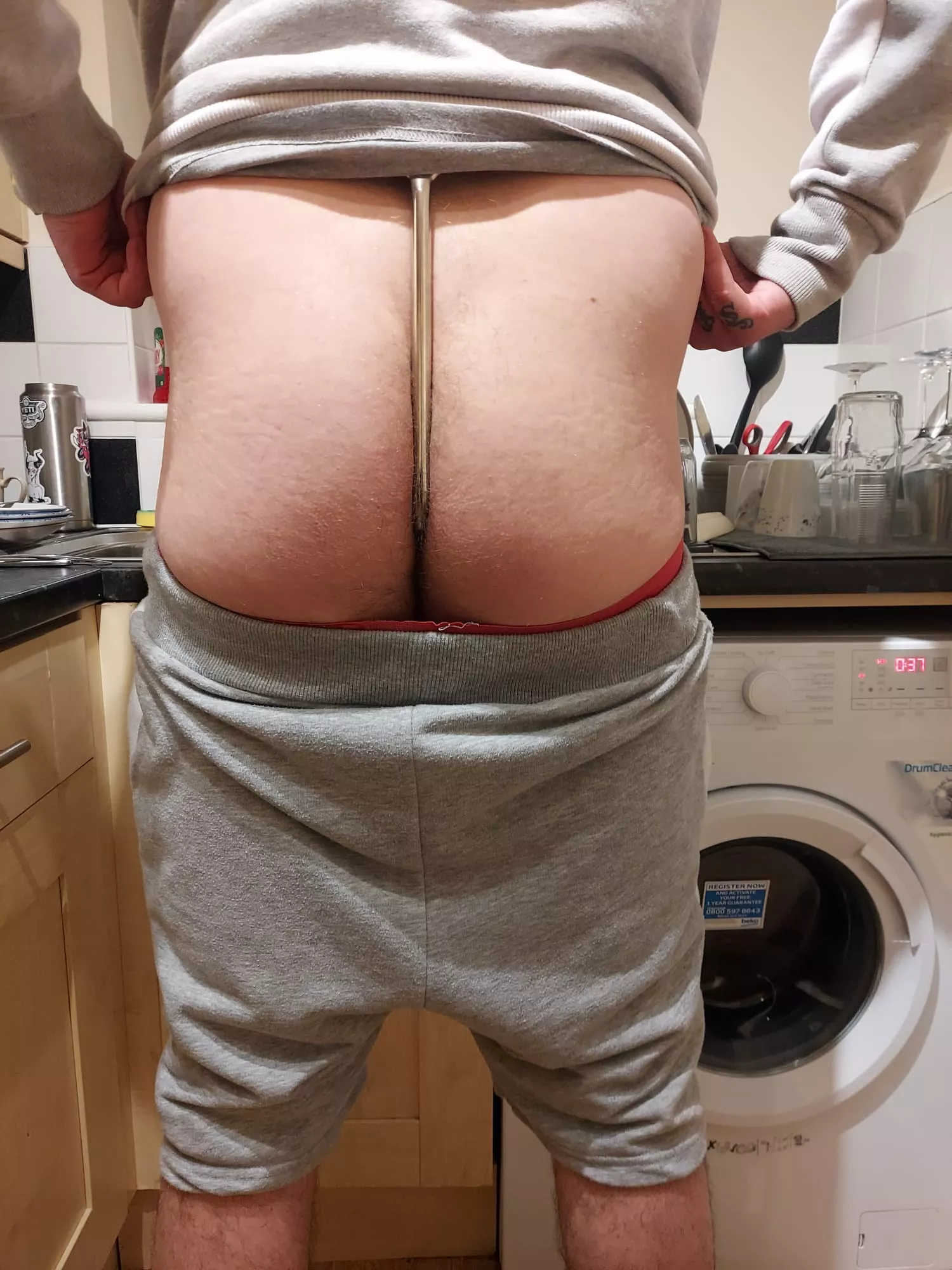 Anal hook while doing washing up