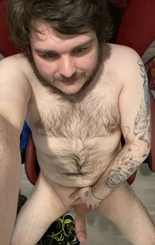 Any ladies wanna come take a thicc hairy dudes virginity?