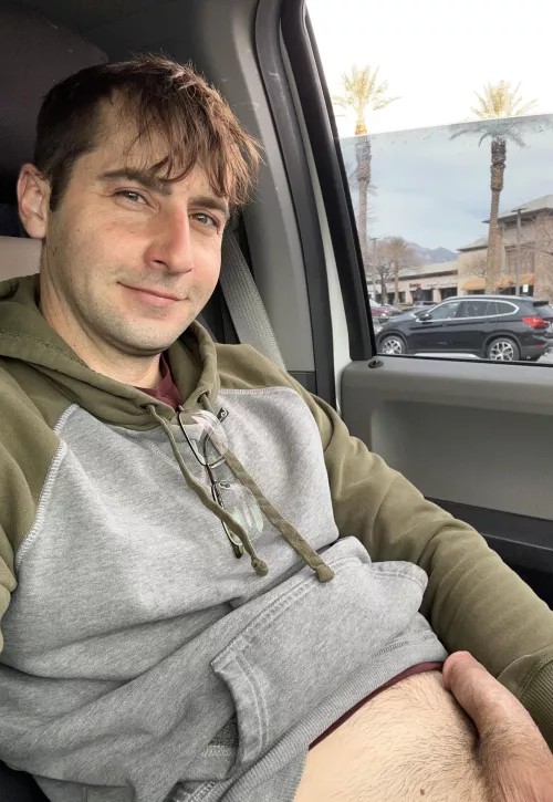 Anyone want come for a ride…?! 😻