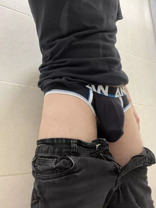 Clearly defined cut cock