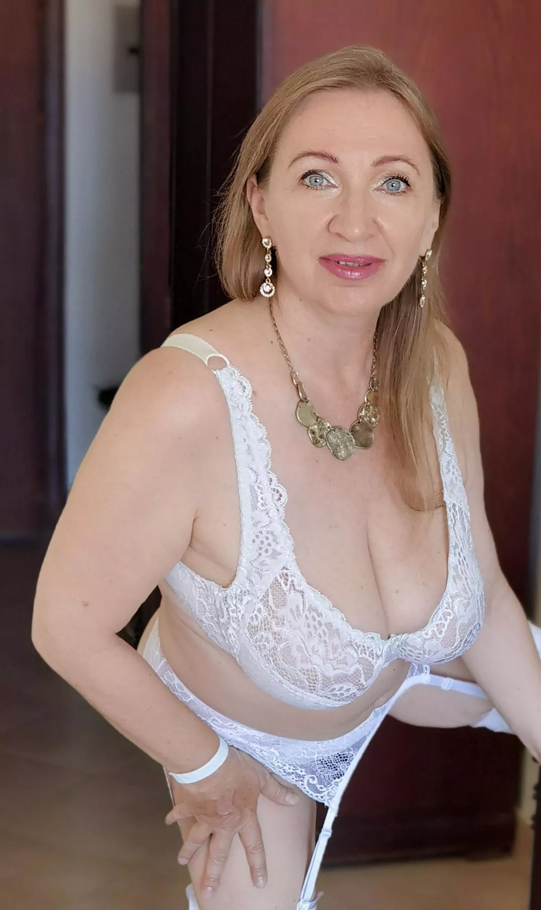 Huge boobs and bra fetish