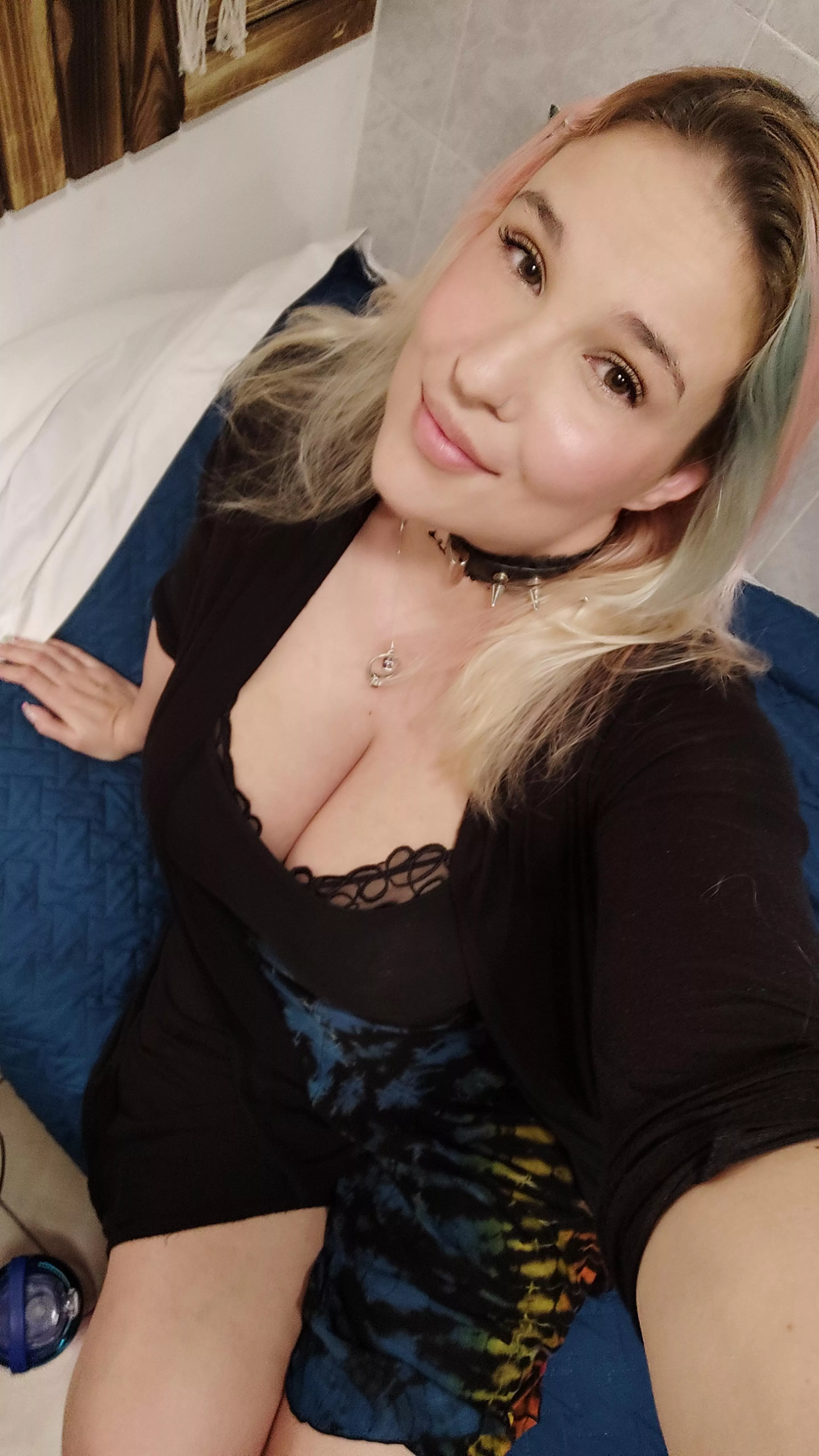 I hope you'd take this milf out on a date like this