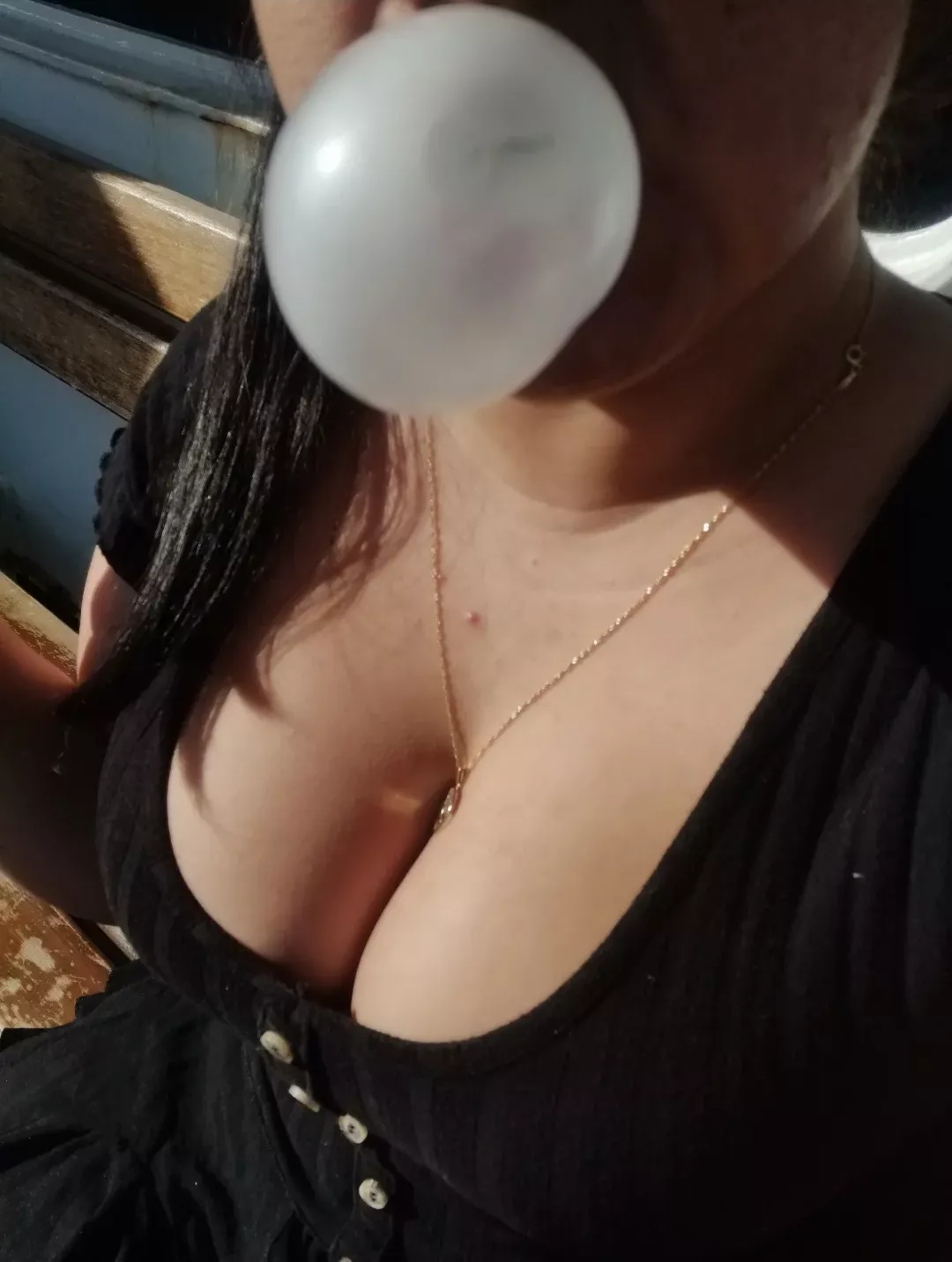 If l sat across you, would you start a conversation with me?