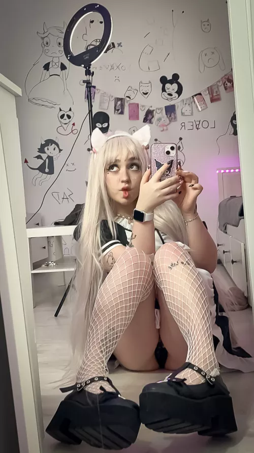 Is anyone here who would like to pet me?