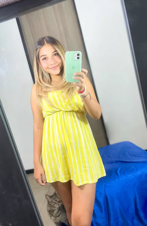 it's okay to look, but I prefer you touch 😏