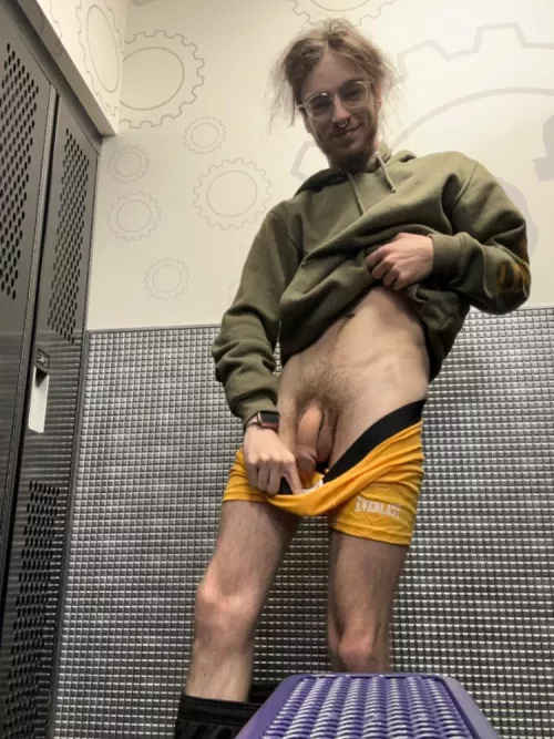 join me for leg day, i'll give you a view after :)