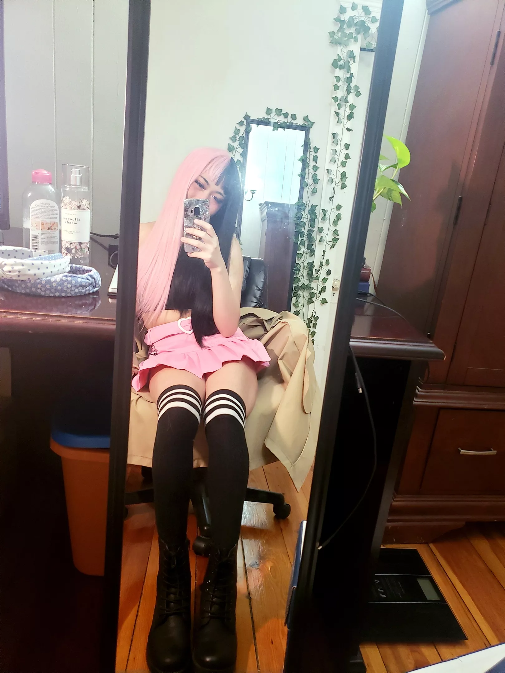 Missed femboy friday so here's a pic for skaterboi Saturday