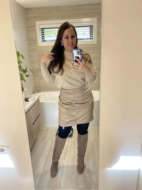 My boobs are well hidden in this outfit... All beige everything ;)