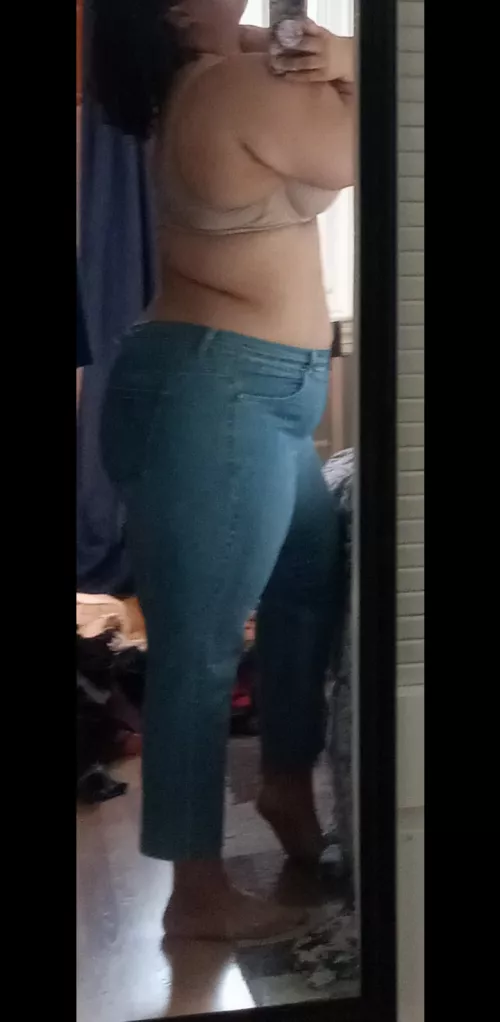 No panties, no panty lines. Side view jeans..