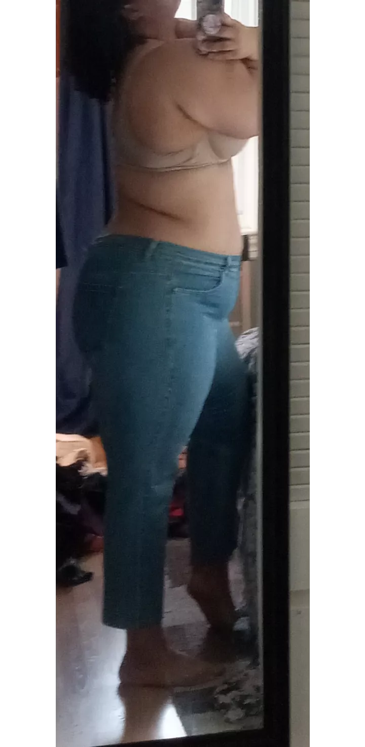 No panties, no panty lines. Side view jeans..