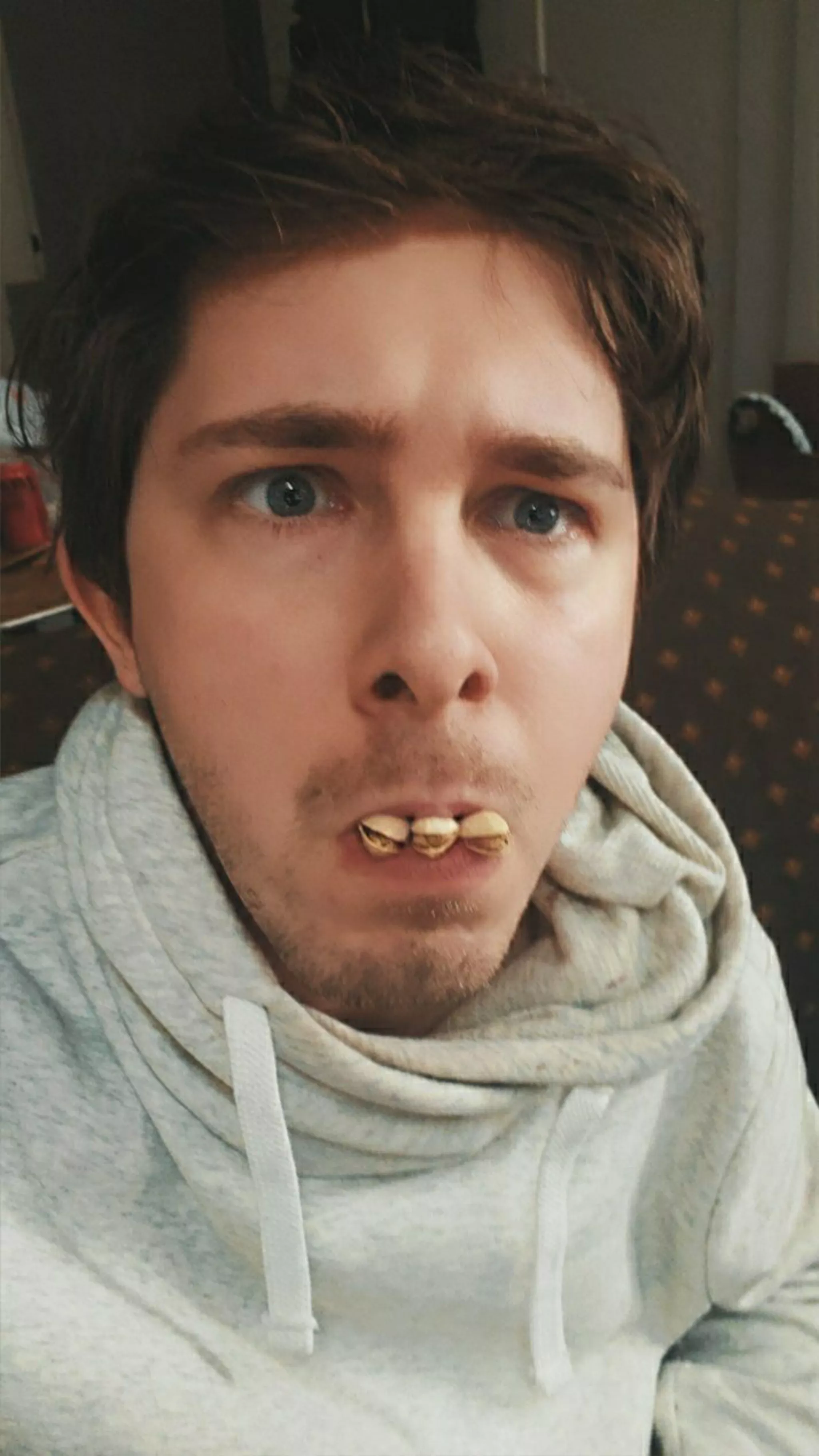 Pistachios VS Peanuts: GO! Pistachios VS Peanuts: GO!