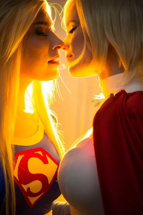 Powergirl vs. Supergirl