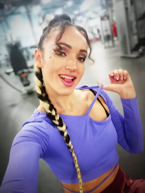 🌟 Seeking someone who can shine like a bright star and light up my life with their energy and enthusiasm - are you that shining star?