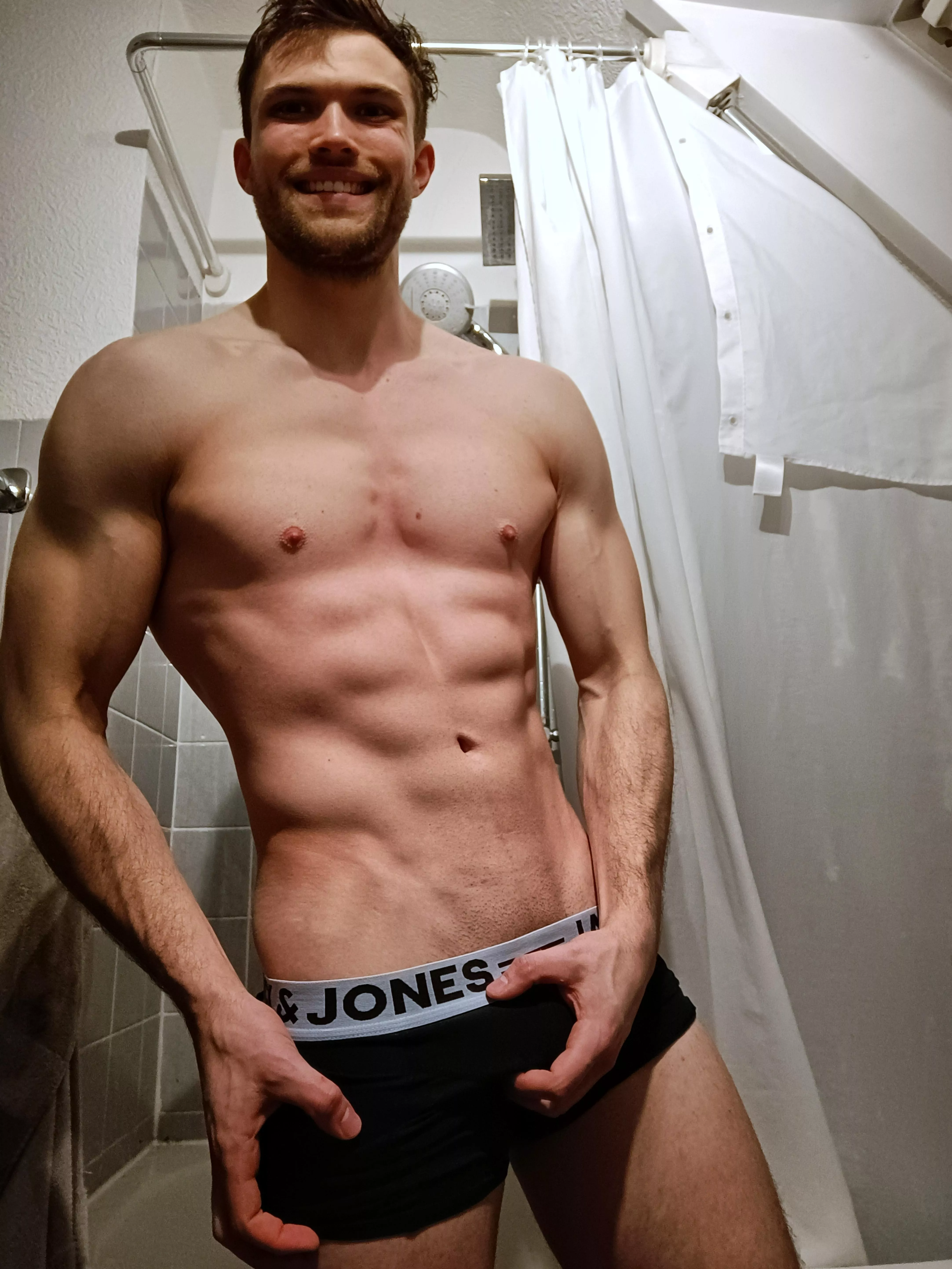 Sould I take'em off? 😏