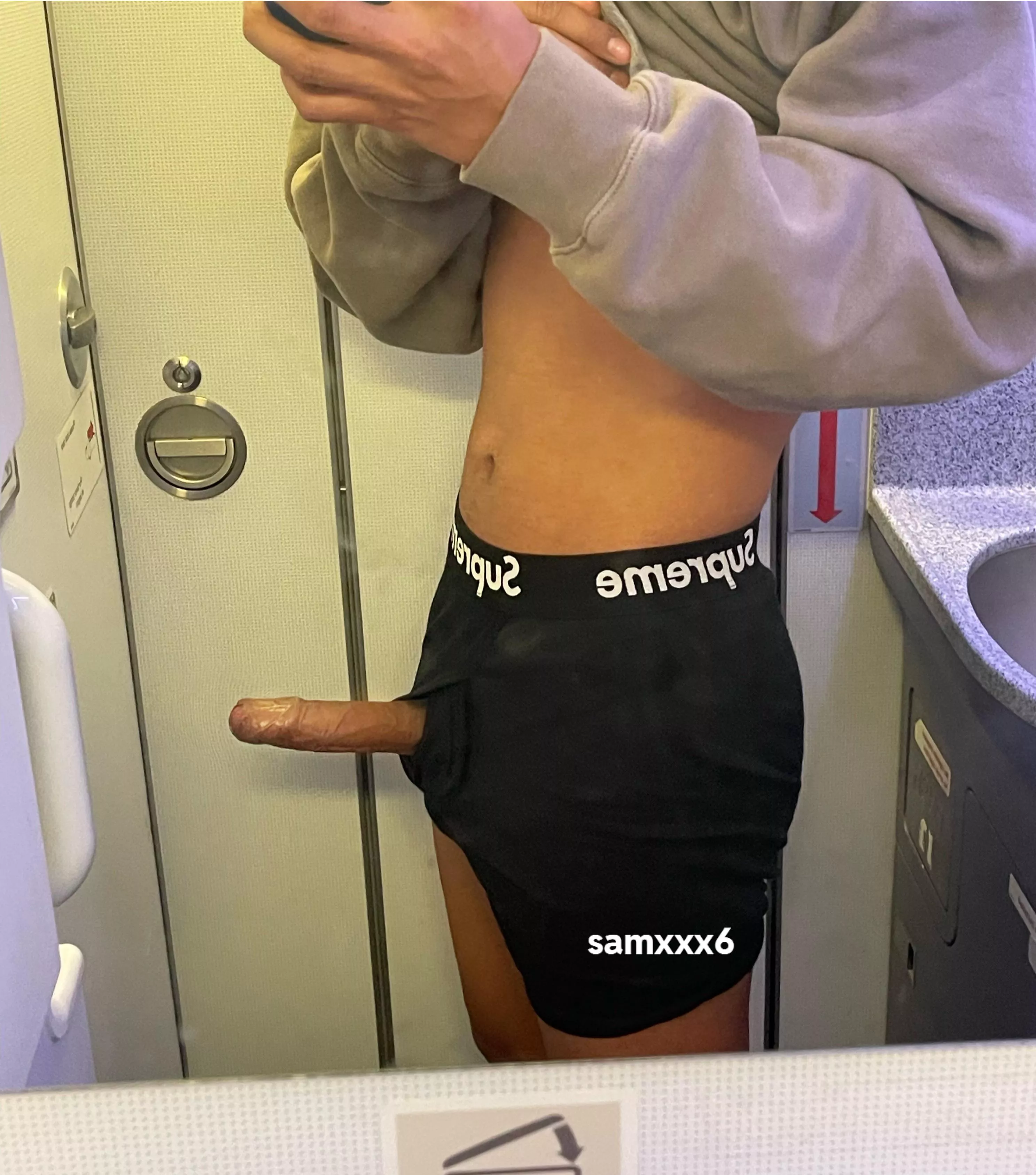 the flight attendant open the door right after this 😭