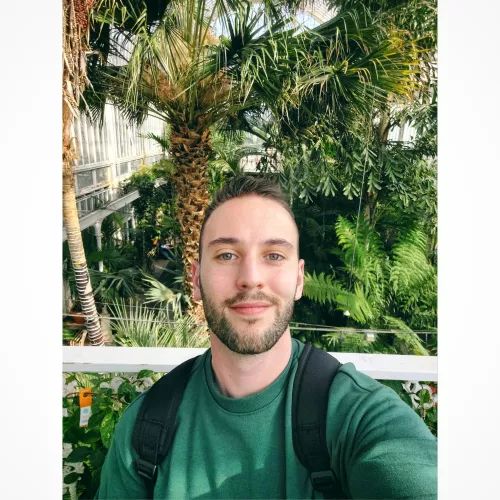 Visiting some greenhouses in town ๐ด