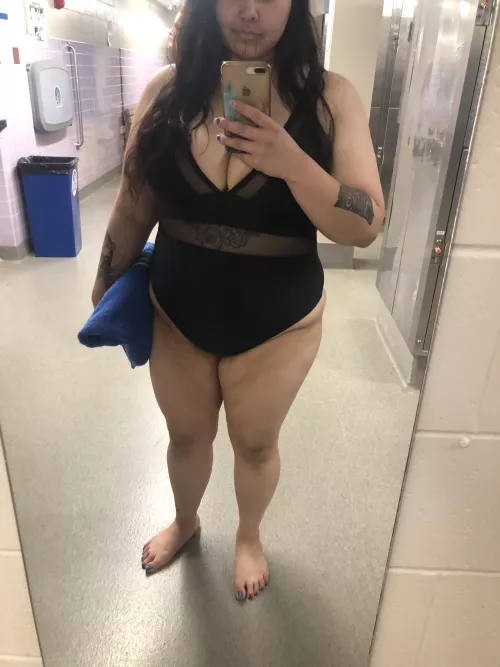 Went to the pool the other day and finally got to use my new swimsuit. 🖤