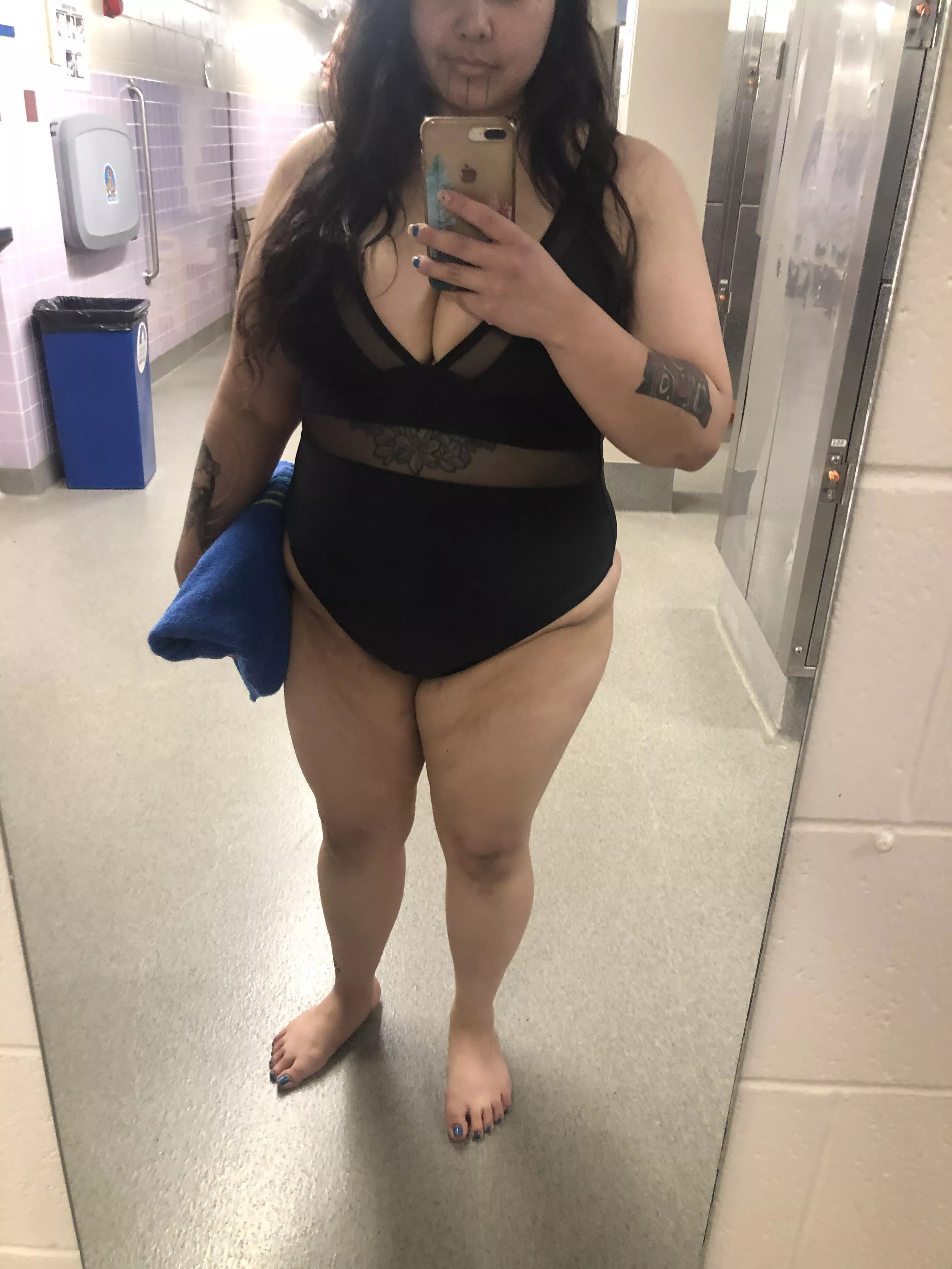 Went to the pool the other day and finally got to use my new swimsuit. 🖤