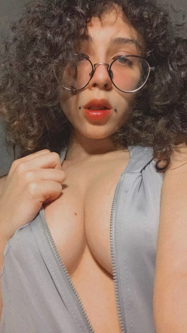 What would you do if you'd find me in your bed like this? Ps: my Onlyfans is 50% OFF 🥵🔞