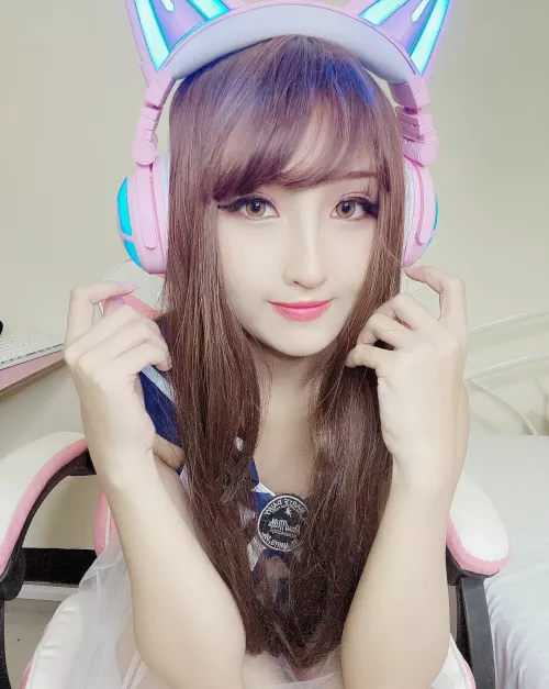 Would you let me smother your face while playing Minecraft?