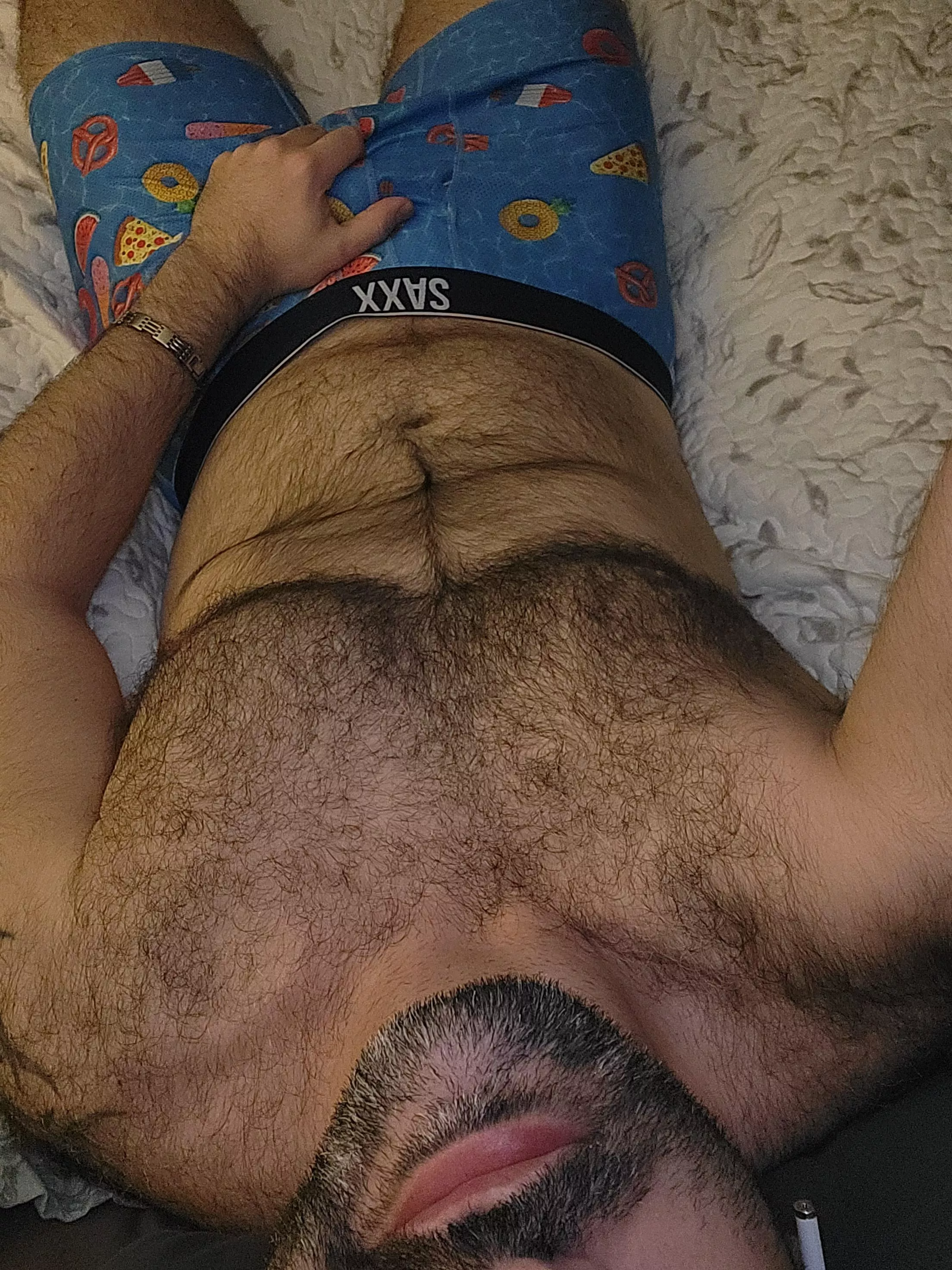 34 m bi masc looking for hot masc guys, 22 or older. Into full naked. Hairy+, moans+, beard+, feet+. Send age and body pic. Canadator_maple