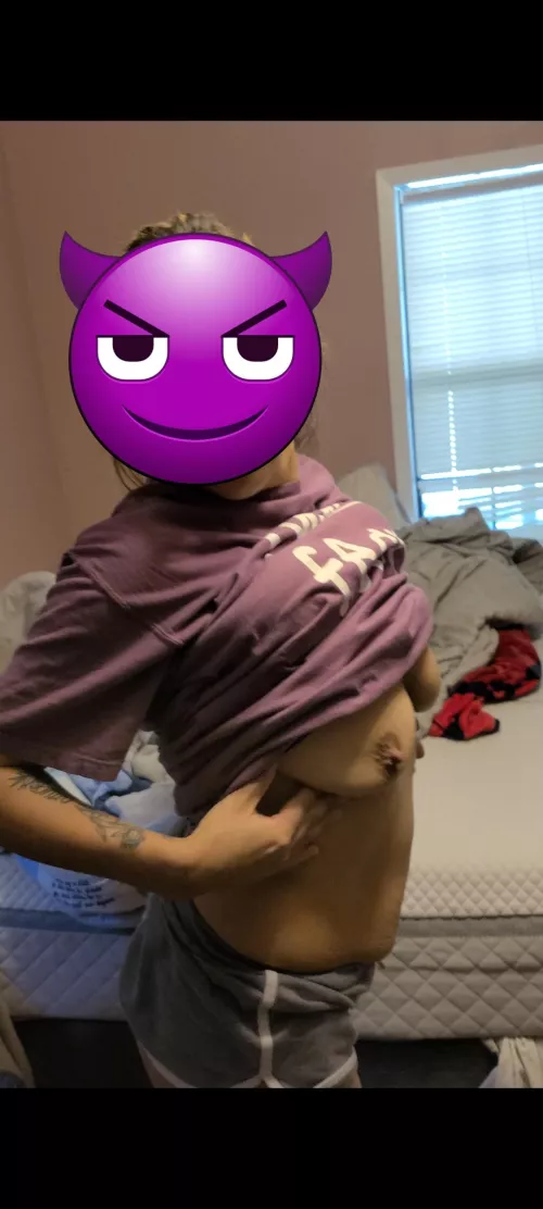 F32 I'm so horny touch me please baby girl