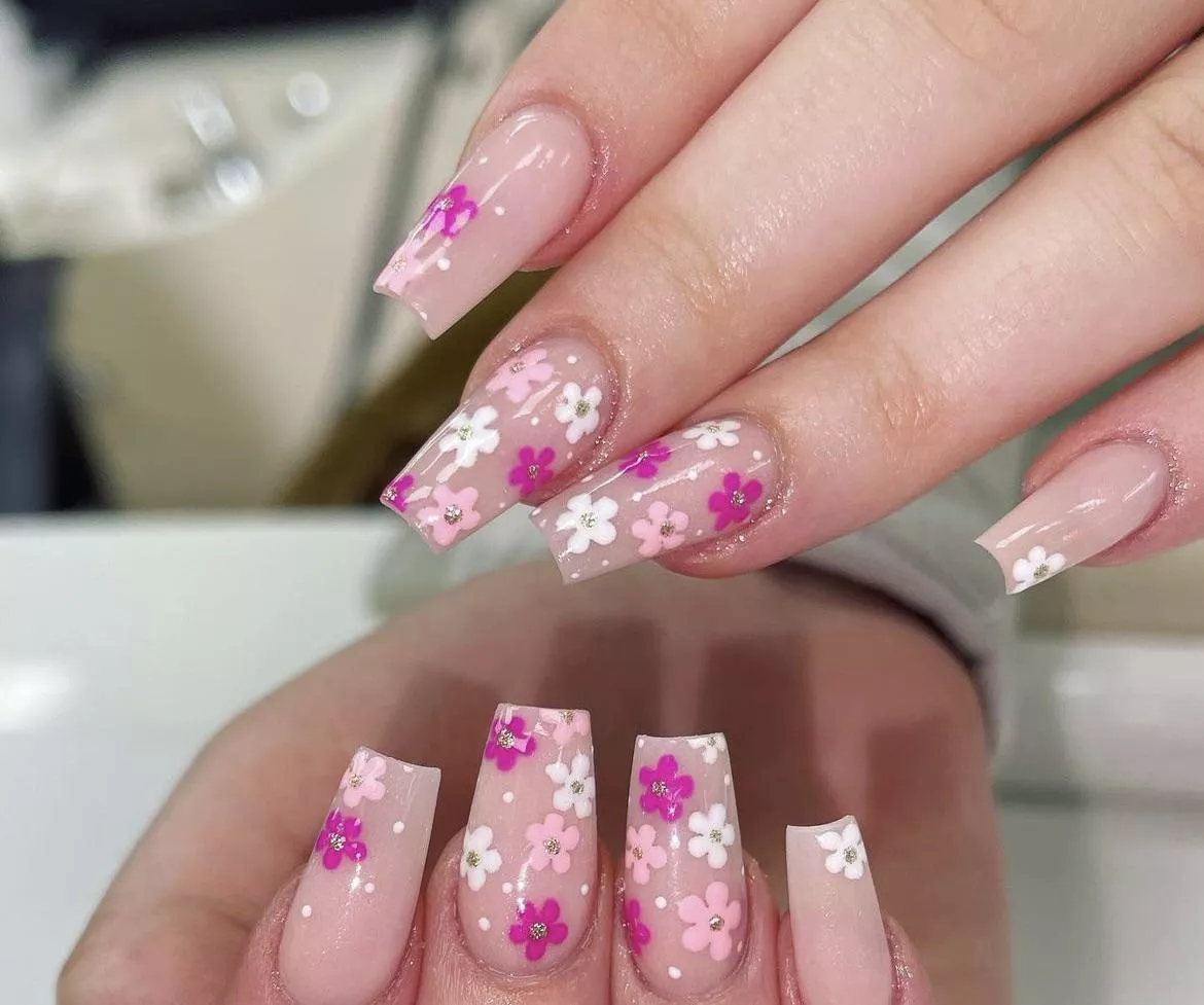 Happy Easter! I’m in love with my current nails, so fitting for the season 🌸