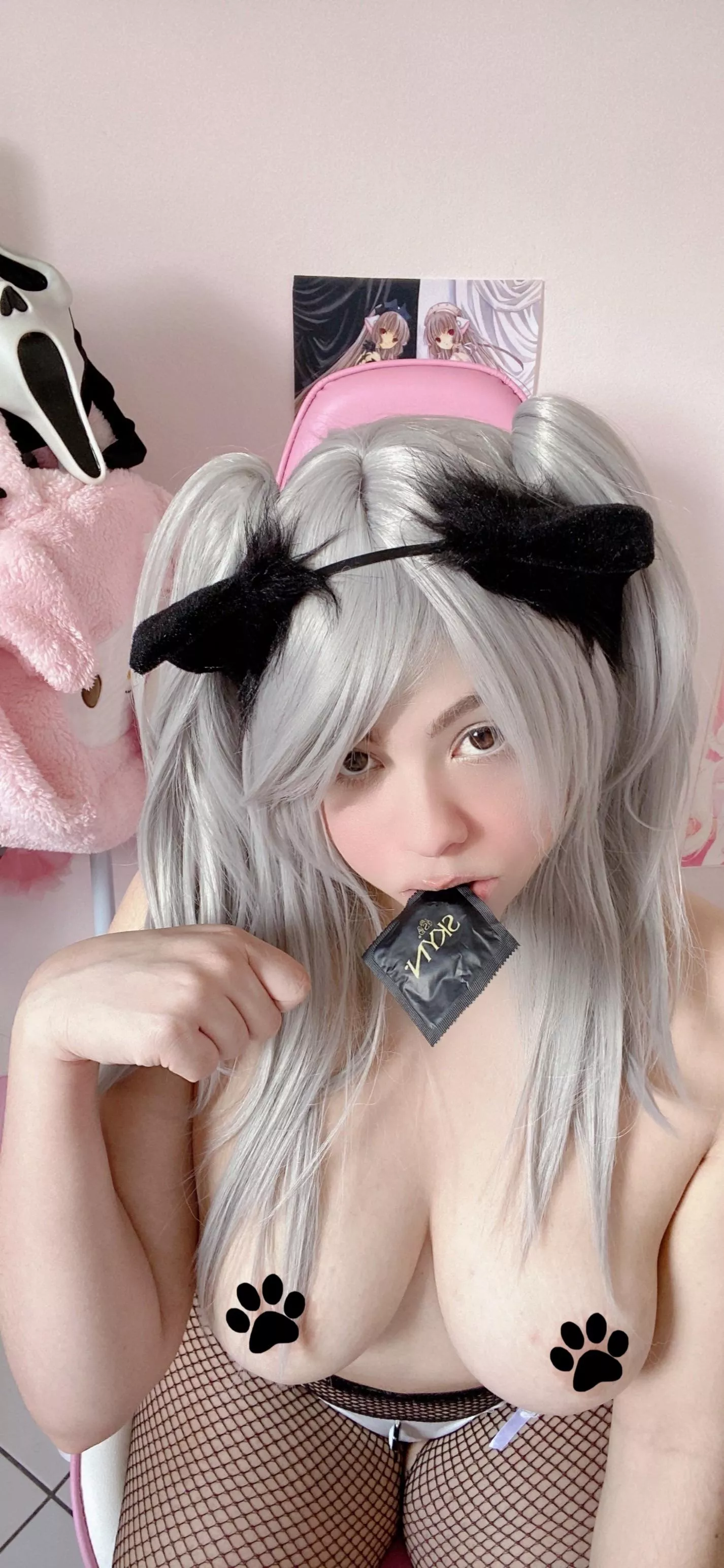 i can be your under the desk support if you want me to be