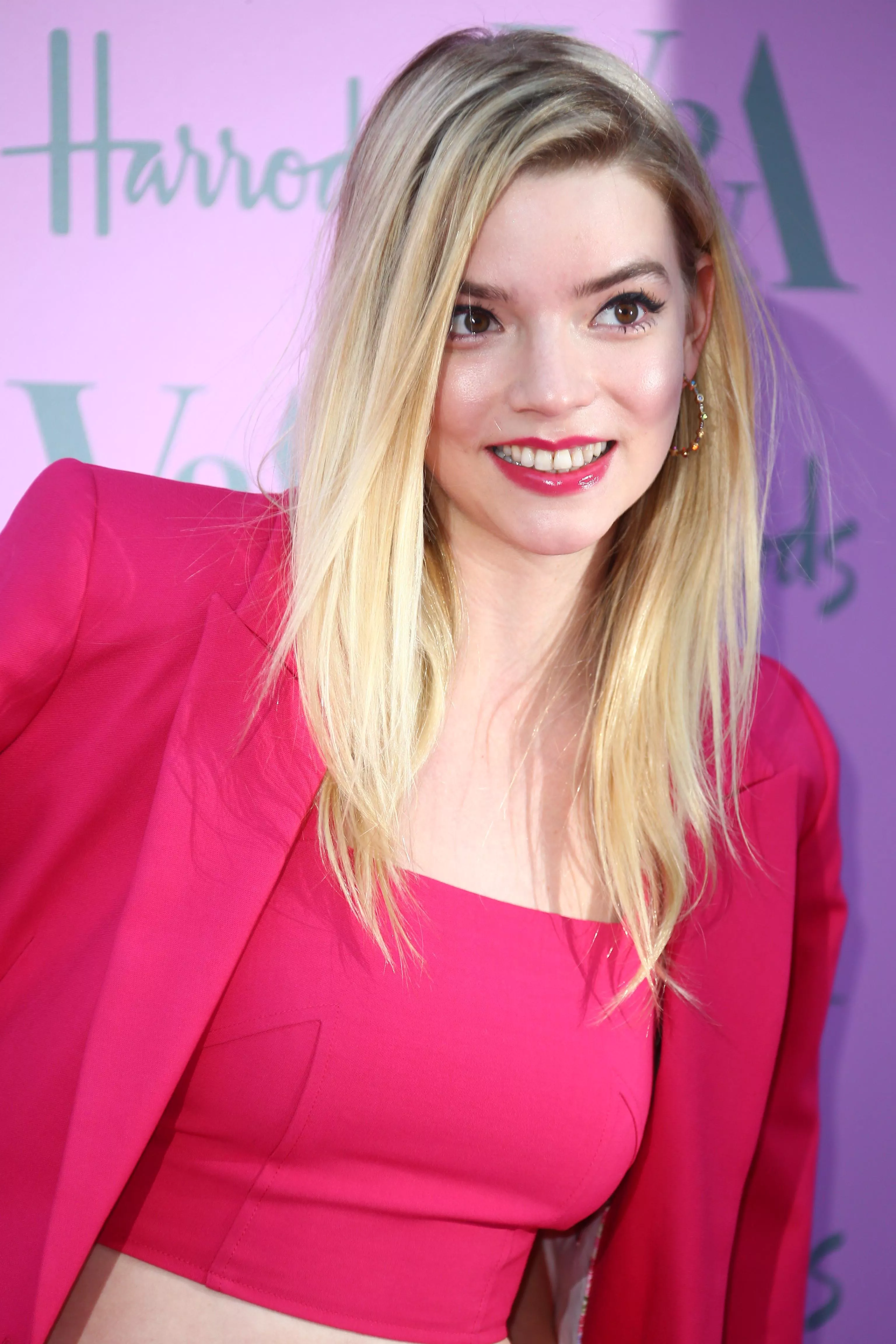I need someone to jerk off to Anya Taylor Joy with me