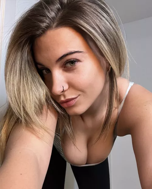 Keep your eyes up babe 😉