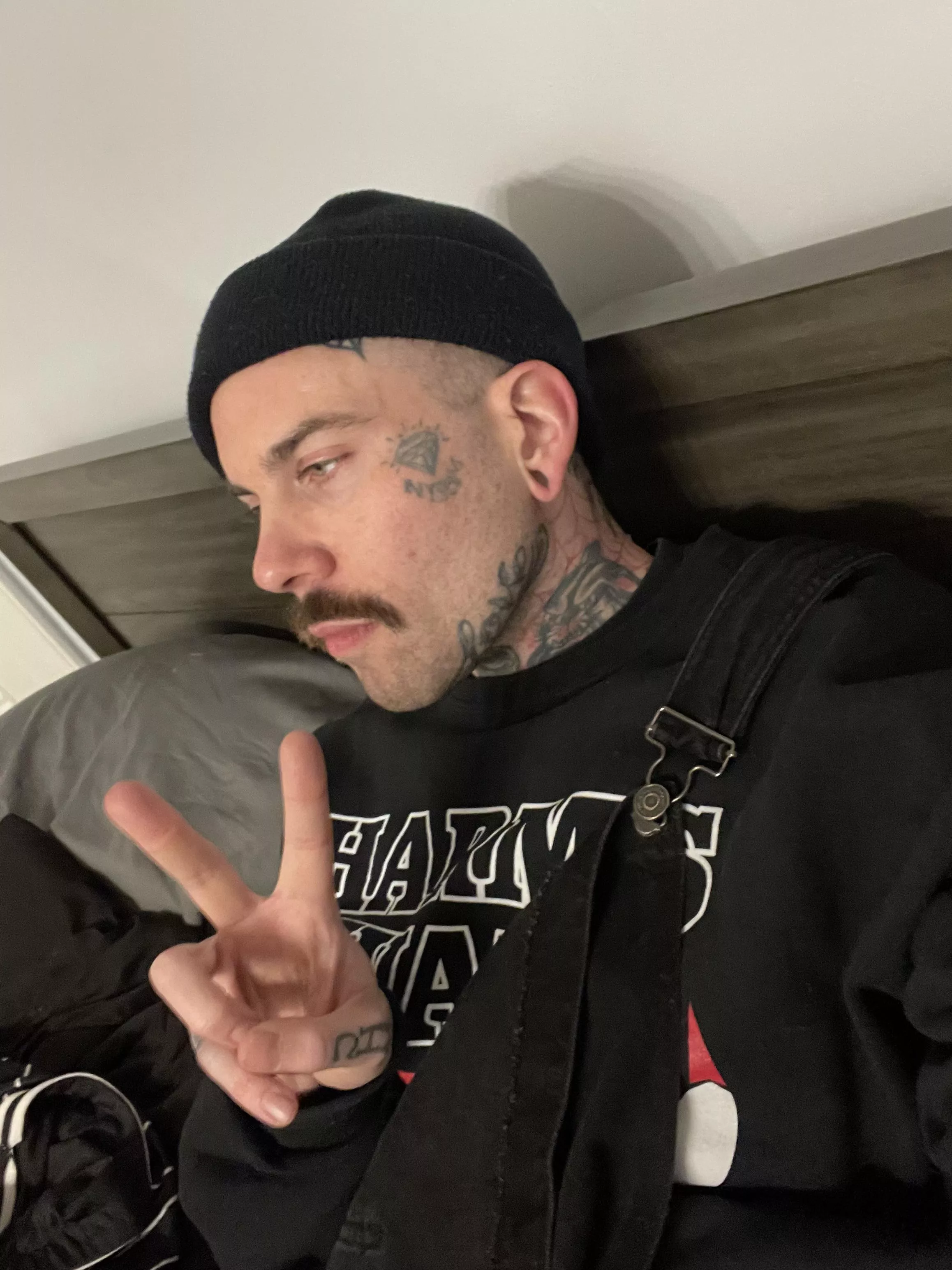 Lonely & bored on the road today. Come chat with me <3